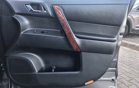 Toyota Highlander III, 2010 год, 2 099 000 рублей, 14 фотография