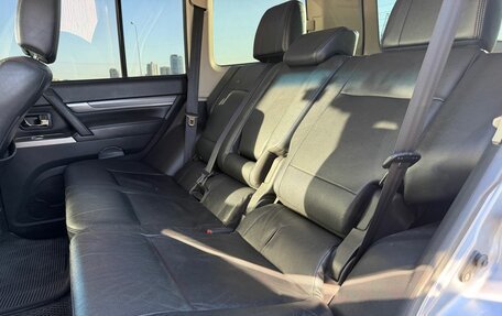 Mitsubishi Pajero IV рестайлинг 2, 2015 год, 2 299 000 рублей, 29 фотография