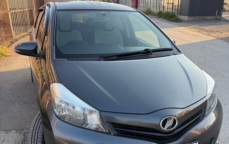 Toyota Vitz, 2013 год, 790 000 рублей, 2 фотография