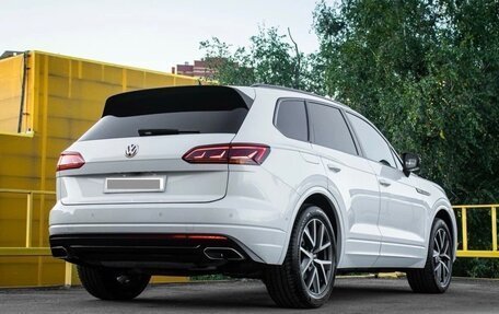 Volkswagen Touareg III, 2018 год, 5 360 000 рублей, 2 фотография