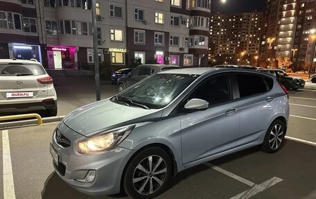 Hyundai Solaris II рестайлинг, 2011 год, 900 000 рублей, 3 фотография