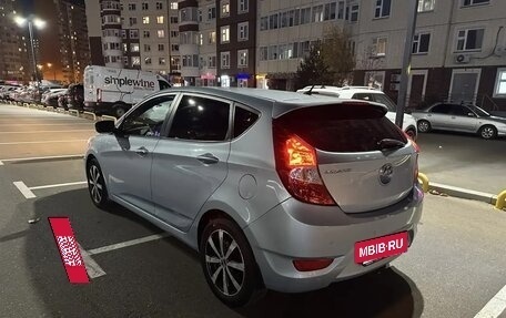 Hyundai Solaris II рестайлинг, 2011 год, 900 000 рублей, 5 фотография