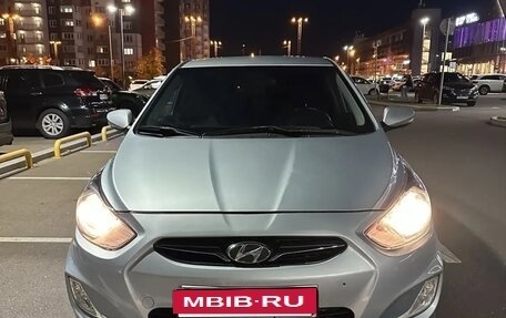 Hyundai Solaris II рестайлинг, 2011 год, 900 000 рублей, 2 фотография