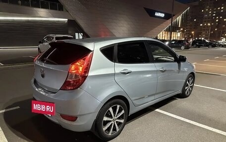 Hyundai Solaris II рестайлинг, 2011 год, 900 000 рублей, 4 фотография
