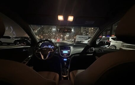 Hyundai Solaris II рестайлинг, 2011 год, 900 000 рублей, 8 фотография