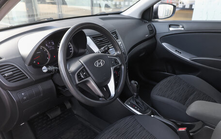 Hyundai Solaris II рестайлинг, 2015 год, 998 000 рублей, 15 фотография