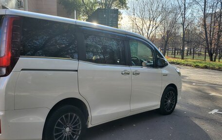 Toyota Esquire I, 2015 год, 2 000 000 рублей, 4 фотография
