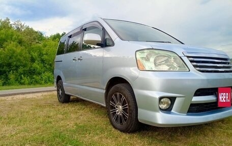 Toyota Noah III, 2005 год, 1 000 000 рублей, 1 фотография