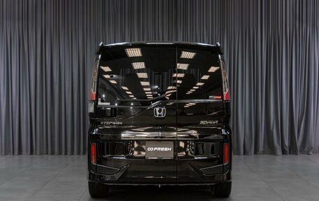 Honda Stepwgn IV рестайлинг, 2017 год, 1 999 000 рублей, 4 фотография