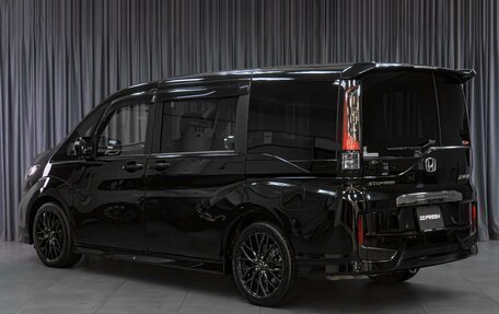 Honda Stepwgn IV рестайлинг, 2017 год, 1 999 000 рублей, 2 фотография