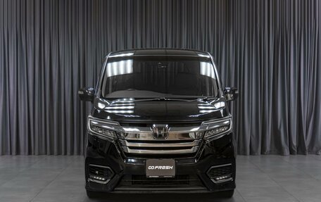 Honda Stepwgn IV рестайлинг, 2017 год, 1 999 000 рублей, 3 фотография