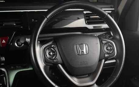 Honda Stepwgn IV рестайлинг, 2017 год, 1 999 000 рублей, 21 фотография