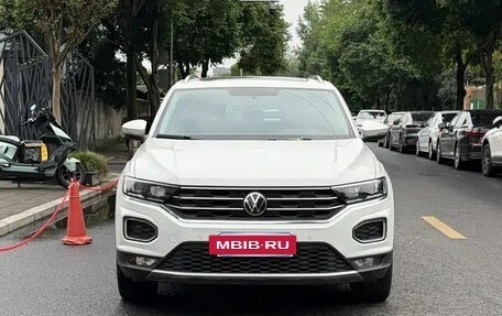Volkswagen T-Roc I, 2022 год, 1 398 555 рублей, 2 фотография