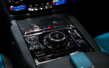 Rolls-Royce Cullinan, 2025 год, 49 000 000 рублей, 17 фотография