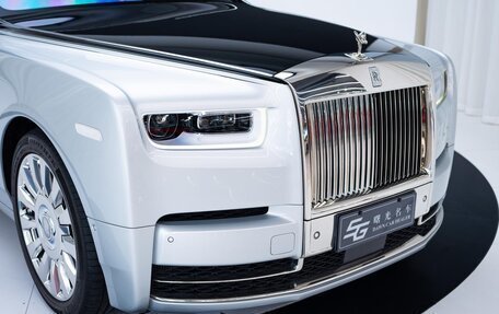 Rolls-Royce Phantom VIII, 2023 год, 50 000 000 рублей, 3 фотография