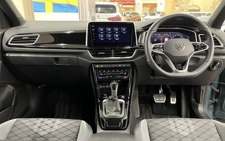 Volkswagen T-Roc I, 2022 год, 1 850 016 рублей, 2 фотография