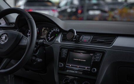 Skoda Rapid I, 2018 год, 1 300 000 рублей, 24 фотография