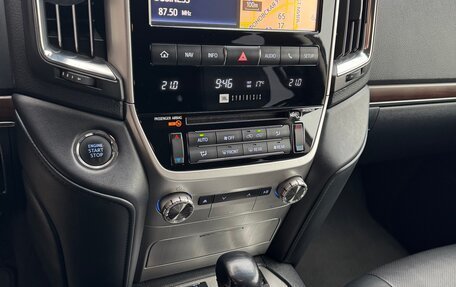 Toyota Land Cruiser 200, 2016 год, 6 000 000 рублей, 16 фотография