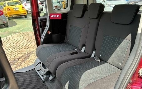 Toyota Roomy I, 2023 год, 920 000 рублей, 10 фотография