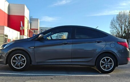 Hyundai Solaris II рестайлинг, 2015 год, 900 000 рублей, 2 фотография