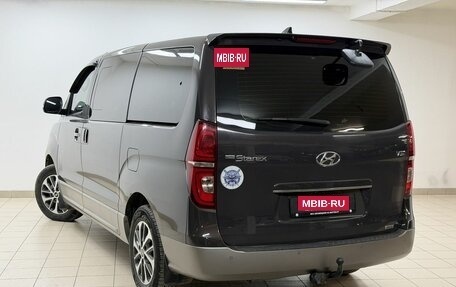 Hyundai Grand Starex Grand Starex I рестайлинг 2, 2019 год, 4 200 000 рублей, 6 фотография