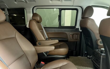 Hyundai Grand Starex Grand Starex I рестайлинг 2, 2019 год, 4 200 000 рублей, 13 фотография