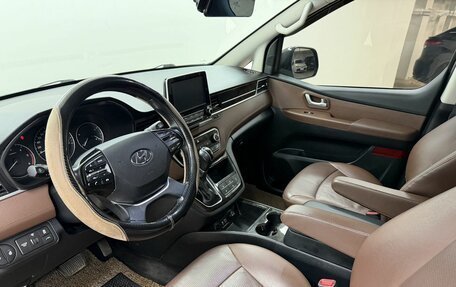 Hyundai Grand Starex Grand Starex I рестайлинг 2, 2019 год, 4 200 000 рублей, 11 фотография