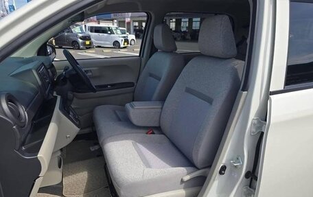 Toyota Passo III, 2017 год, 670 000 рублей, 12 фотография