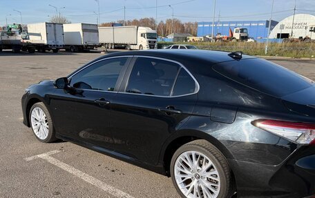 Toyota Camry, 2019 год, 2 490 000 рублей, 3 фотография