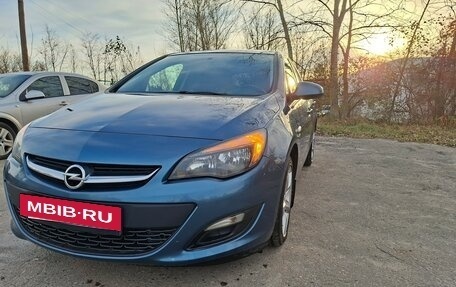 Opel Astra J, 2013 год, 705 000 рублей, 2 фотография