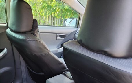 Toyota Prius, 2011 год, 1 000 000 рублей, 8 фотография