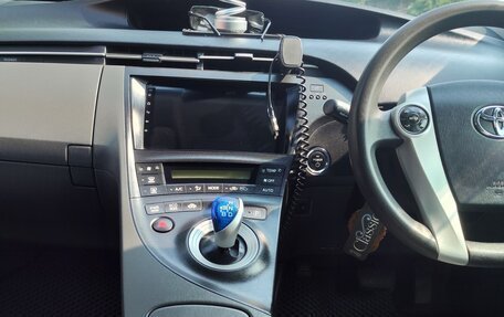 Toyota Prius, 2011 год, 1 000 000 рублей, 14 фотография