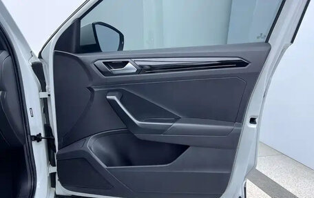 Volkswagen T-Roc I, 2023 год, 1 600 444 рублей, 23 фотография