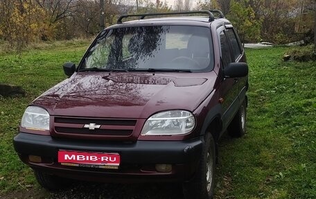 Chevrolet Niva I рестайлинг, 2004 год, 250 000 рублей, 1 фотография