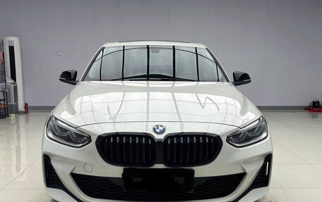 BMW 1 серия, 2022 год, 1 800 000 рублей, 3 фотография