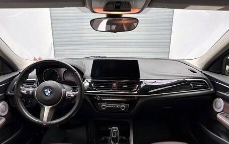 BMW 1 серия, 2022 год, 1 800 000 рублей, 5 фотография