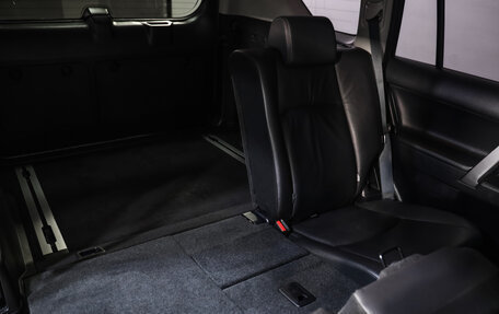Toyota Land Cruiser Prado 150 рестайлинг, 2015 год, 3 194 000 рублей, 32 фотография