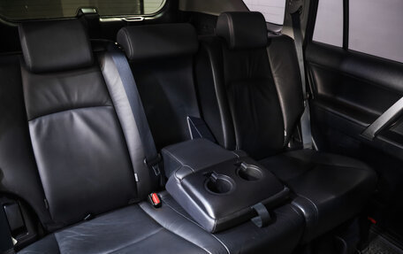 Toyota Land Cruiser Prado 150 рестайлинг, 2015 год, 3 194 000 рублей, 31 фотография