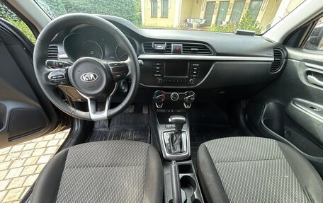 KIA Rio IV, 2018 год, 980 000 рублей, 3 фотография