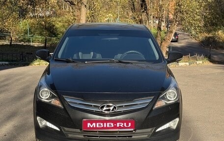 Hyundai Solaris II рестайлинг, 2015 год, 1 050 000 рублей, 1 фотография