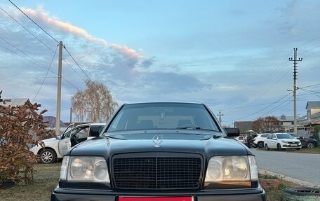 Mercedes-Benz E-Класс, 1994 год, 450 000 рублей, 1 фотография