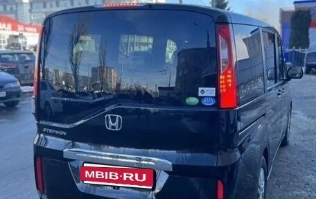 Honda Stepwgn IV рестайлинг, 2017 год, 2 000 000 рублей, 4 фотография