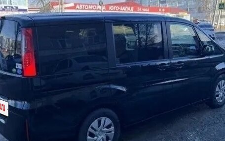 Honda Stepwgn IV рестайлинг, 2017 год, 2 000 000 рублей, 19 фотография