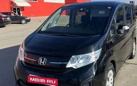 Honda Stepwgn IV рестайлинг, 2017 год, 2 000 000 рублей, 6 фотография