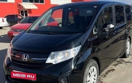 Honda Stepwgn IV рестайлинг, 2017 год, 2 000 000 рублей, 10 фотография