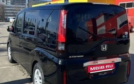 Honda Stepwgn IV рестайлинг, 2017 год, 2 000 000 рублей, 16 фотография