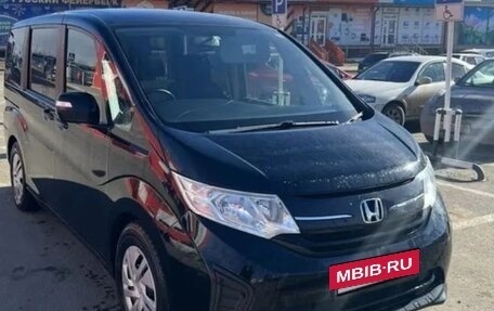 Honda Stepwgn IV рестайлинг, 2017 год, 2 000 000 рублей, 21 фотография