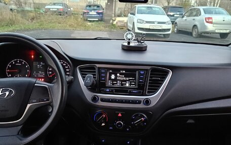 Hyundai Solaris II рестайлинг, 2018 год, 770 000 рублей, 7 фотография