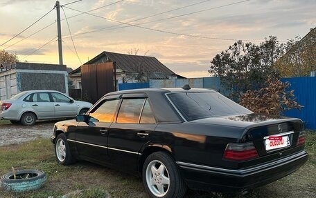Mercedes-Benz E-Класс, 1994 год, 450 000 рублей, 8 фотография