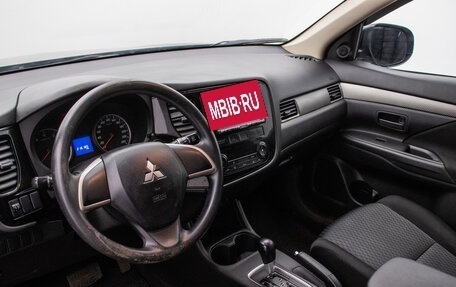 Mitsubishi Outlander III рестайлинг 3, 2013 год, 980 000 рублей, 10 фотография